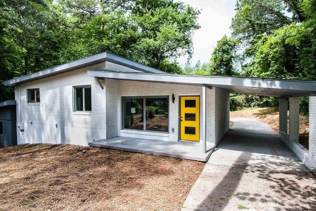 3 bedroom, 2,000 sq ft single family residence sold at 2575 Flagstone Drive, Atlanta, GA 30316