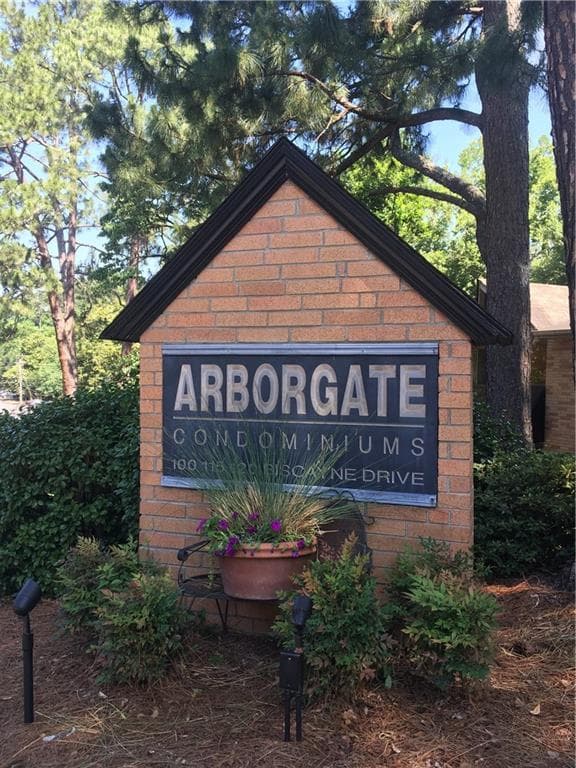1 bedroom, 740 sq ft condominium sold at 100 Biscayne Drive E-3, Atlanta, GA 30309