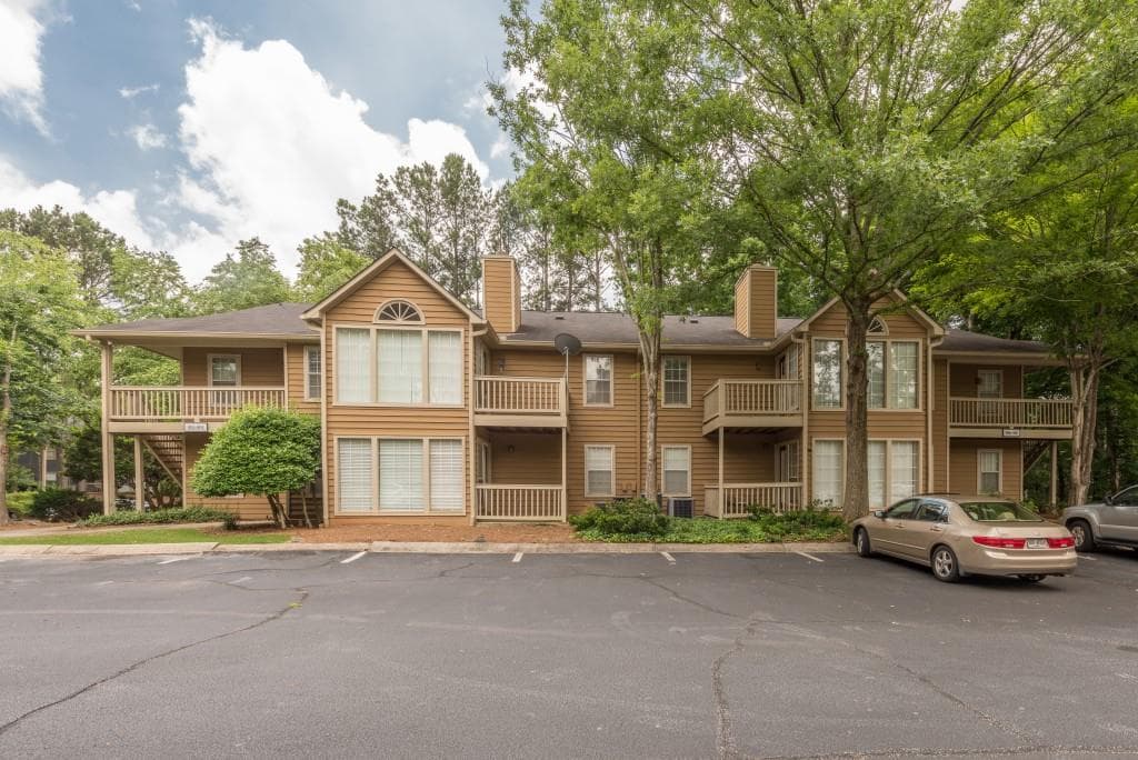 2 bedroom, 1,244 sq ft condominium sold at 909 Country Park Drive, Smyrna, GA 30080