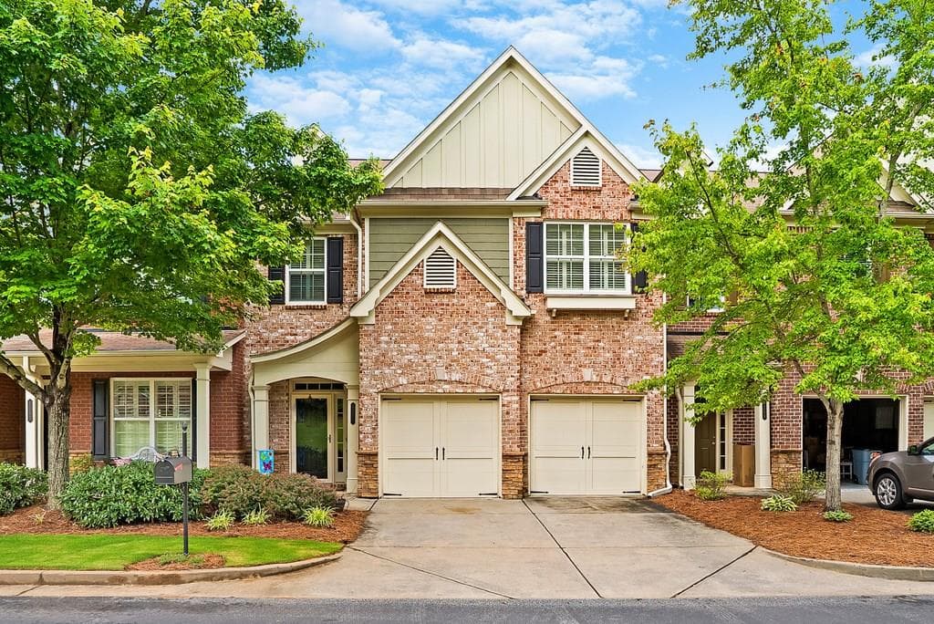4 bedroom, 2,600 sq ft condominium sold at 1211 FAIRFAX Way, Roswell, GA 30075