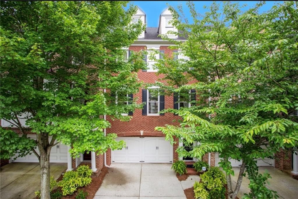 4 bedroom, 2,300 sq ft townhouse sold at 4405 Village Green Drive, Roswell, GA 30075