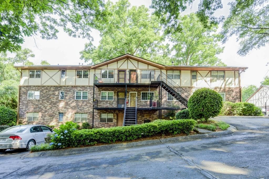 3 bedroom, 1,215 sq ft condominium sold at 1227 Church Street C, Decatur, GA 30030