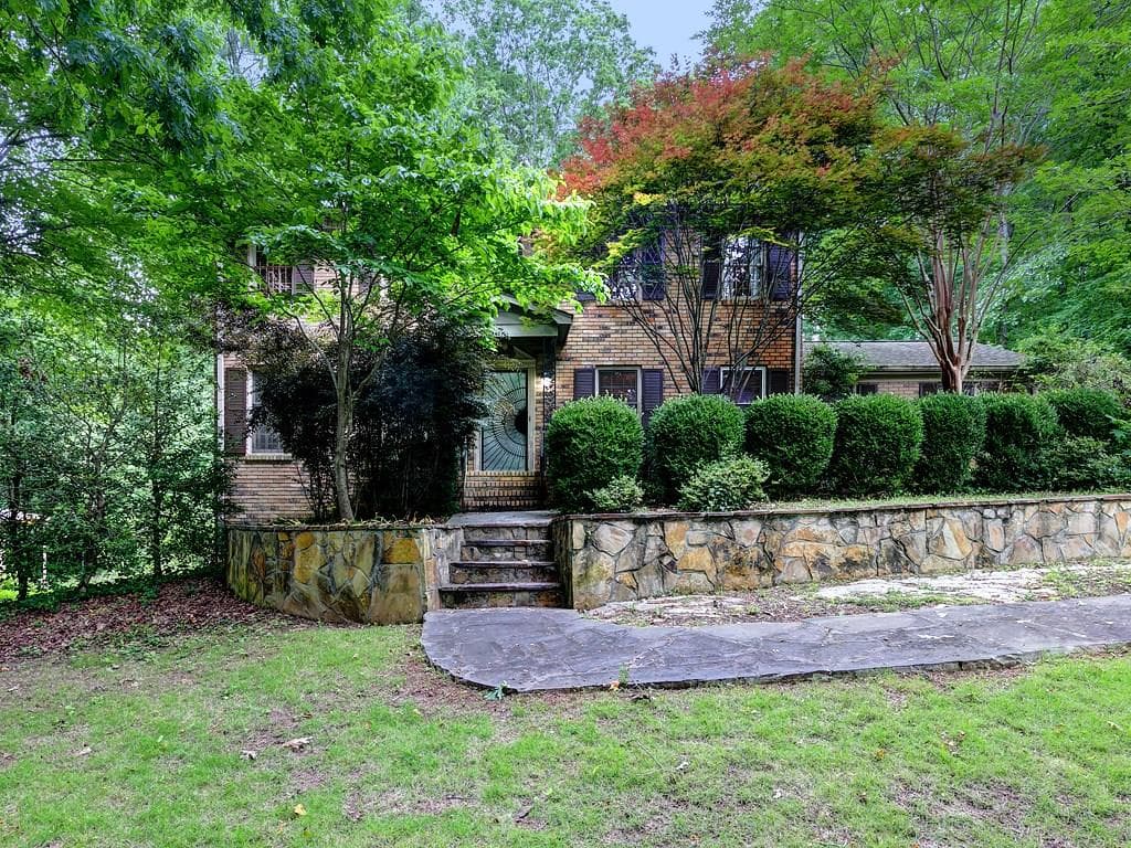 4 bedroom, 2,106 sq ft single family residence sold at 4630 Heatherwood Drive, Atlanta, GA 30331