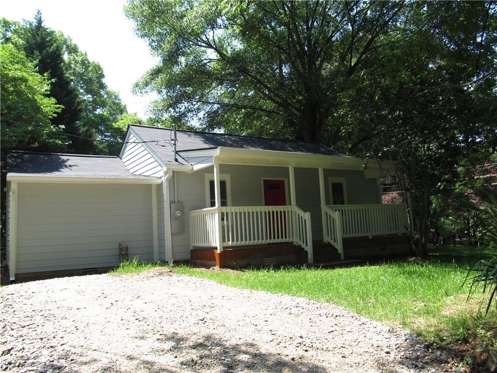 221 College Avenue, Commerce, GA 30529 — most recent listing photo