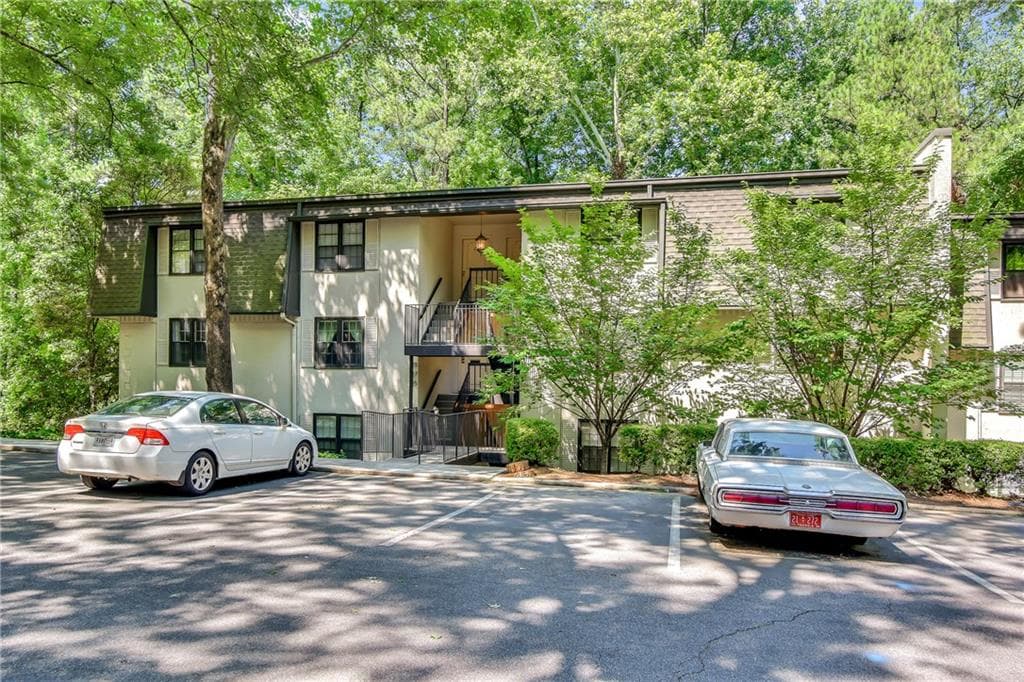 2 bedroom, 1,273 sq ft condominium sold at 30 Arpege Way, Atlanta, GA 30327