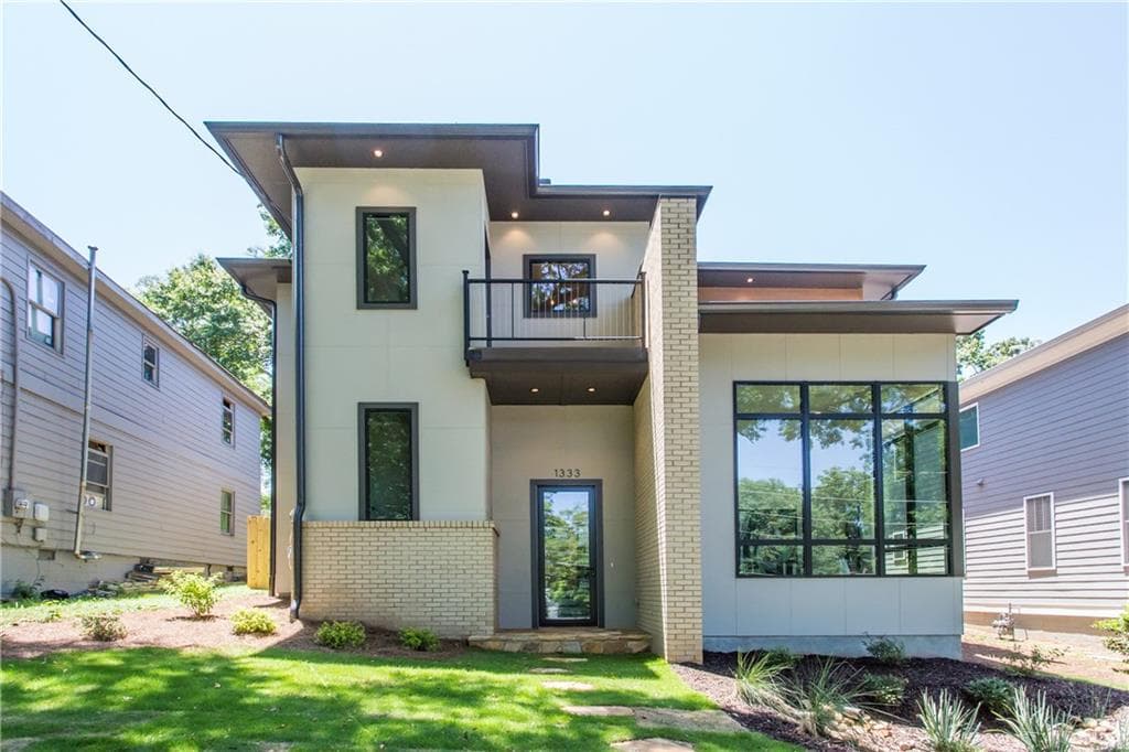 4 bedroom, 2,653 sq ft single family residence sold at 1333 Hardee Street, Atlanta, GA 30307