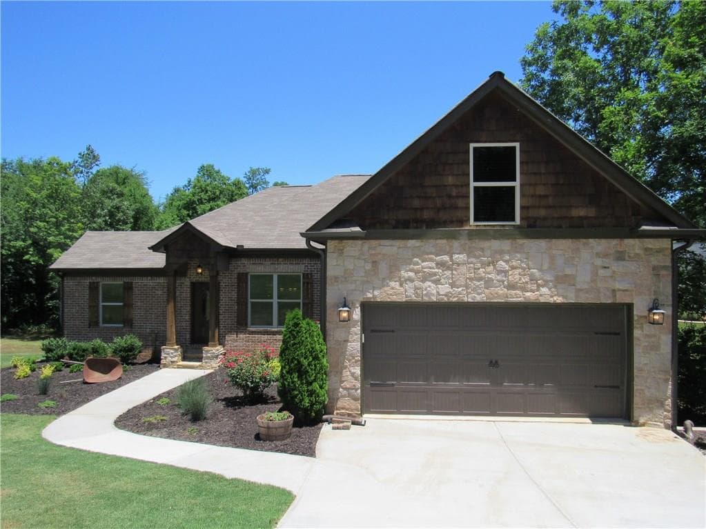123 Oakwood Drive, Commerce, GA 30529 — most recent listing photo