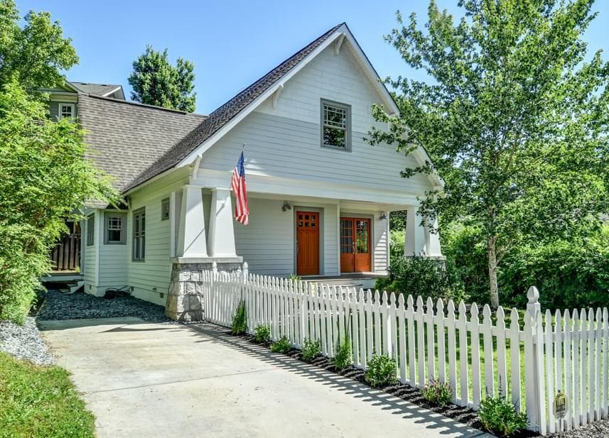 3 bedroom, 1,736 sq ft single family residence sold at 1542 New Street, Atlanta, GA 30307