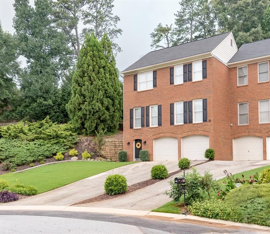 300 Halah Circle, Sandy Springs, GA 30328 — most recent listing photo