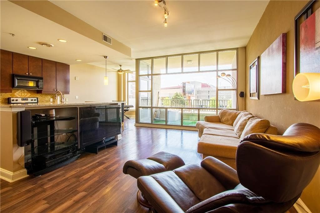 250 Park Ave 412, Atlanta, GA 30313 — most recent listing photo