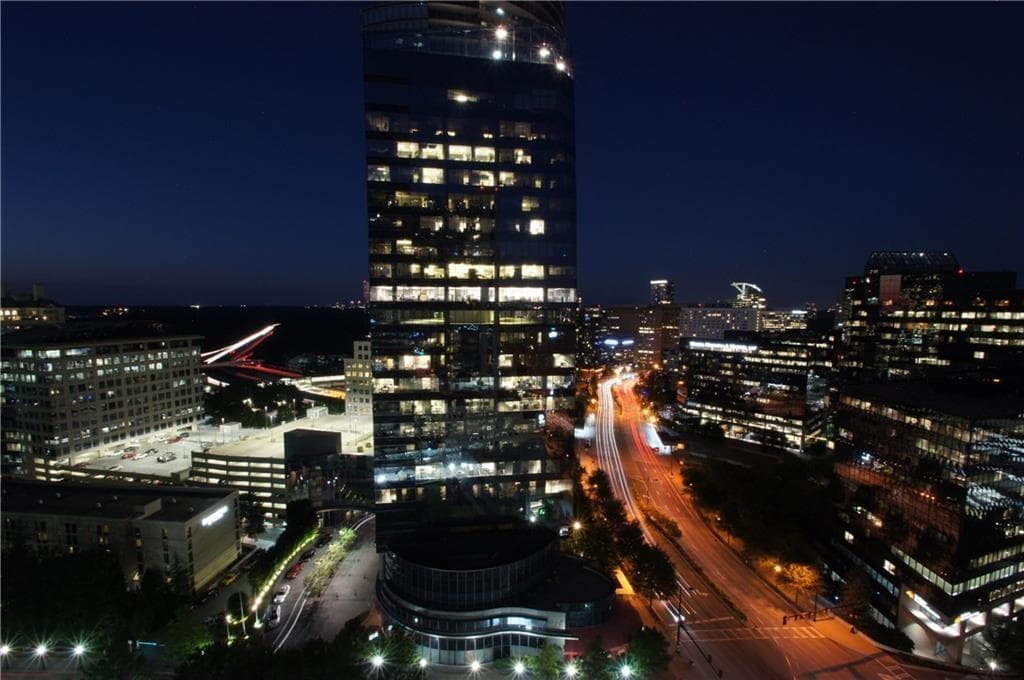 1 bedroom, 798 sq ft condominium sold at 3324 Peachtree Road 2411, Atlanta, GA 30326