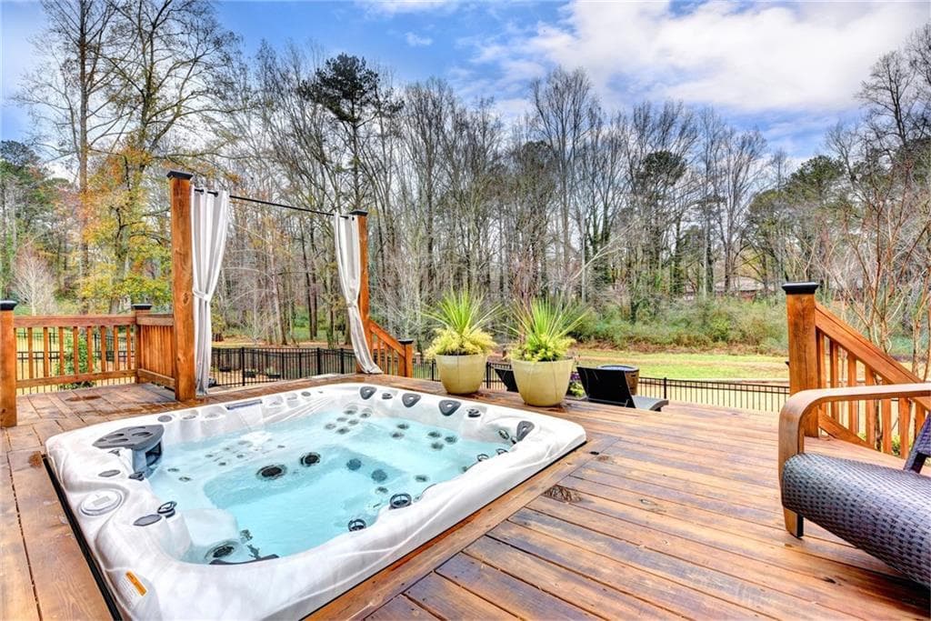 1030 Crossvine Road, Roswell, GA 30075 — most recent listing photo