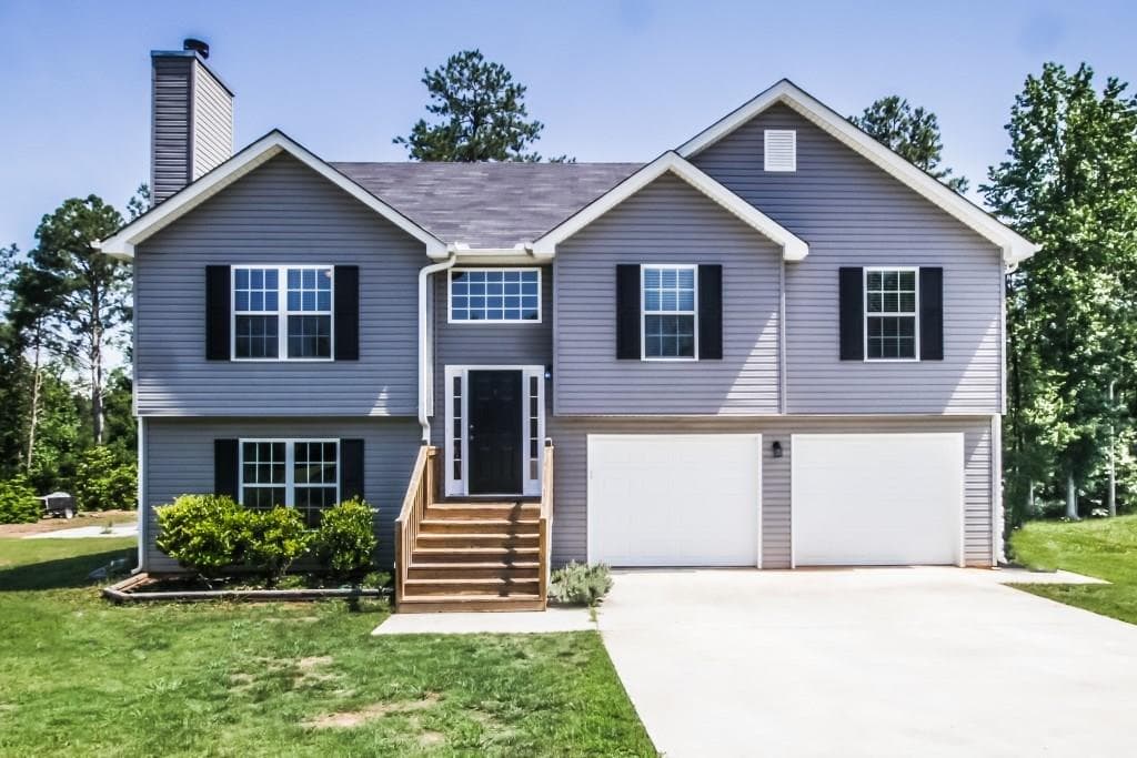 3 bedroom, 1,940 sq ft single family residence sold at 5458 Latham Manor Drive, Gainesville, GA 30506