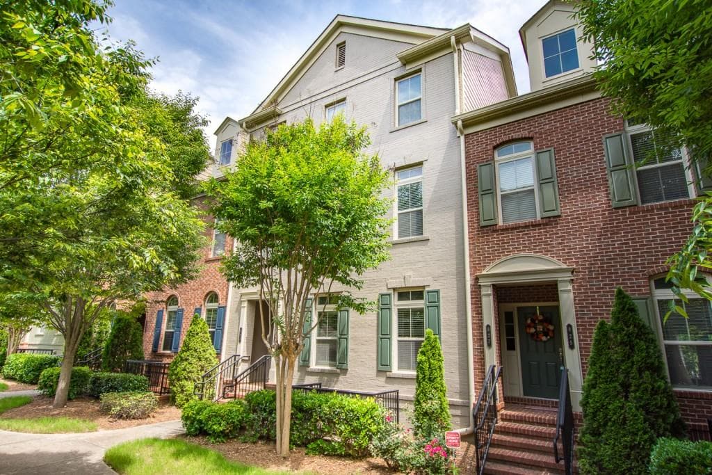 821 Perennial Drive, Sandy Springs, GA 30328 — most recent listing photo