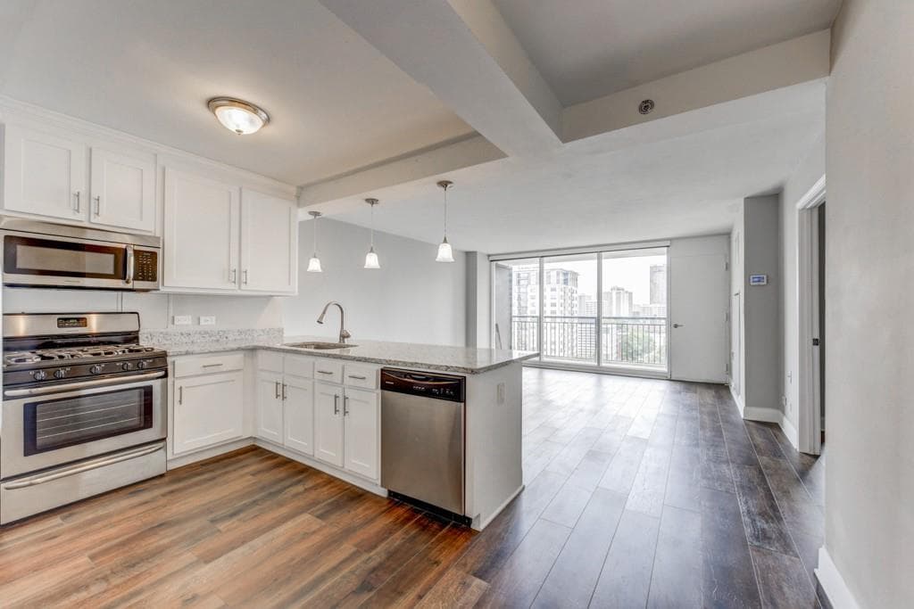1 bedroom, 786 sq ft condominium sold at 620 Peachtree Street 1407, Atlanta, GA 30308