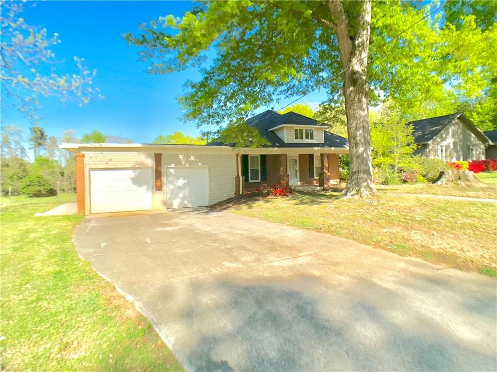 544 Lakeview Drive, Gainesville, GA 30501 — most recent listing photo