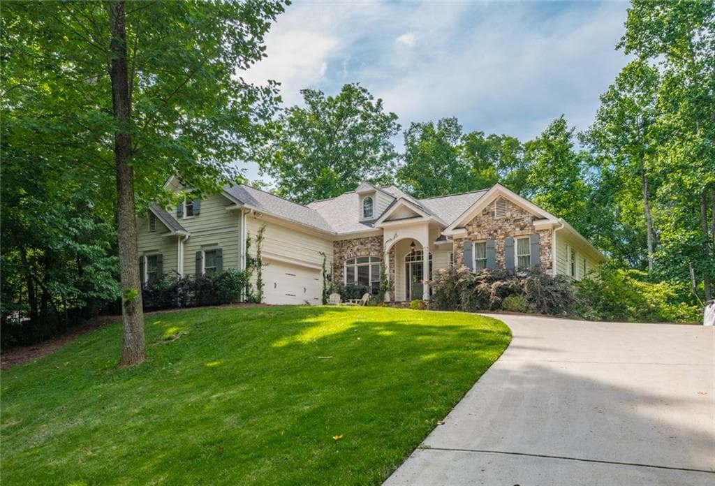 8840 Bayhill Drive, Gainesville, GA 30506 — most recent listing photo