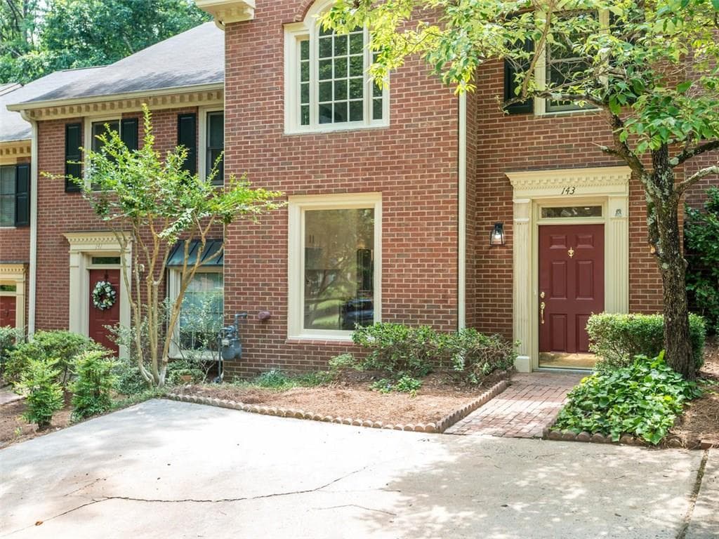 2 bedroom, 1,584 sq ft townhouse sold at 143 Weatherburne Drive, Roswell, GA 30076