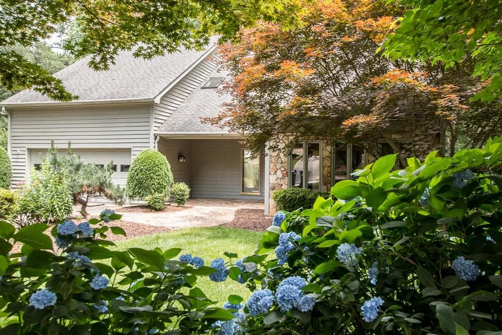 5 bedroom, 3,264 sq ft single family residence sold at 3080 Roxburgh Drive, Roswell, GA 30076