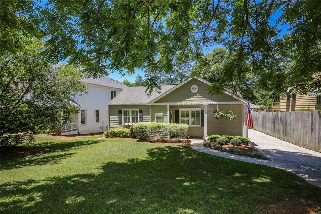 3 bedroom, 1,620 sq ft single family residence sold at 2722 Carlton Place, Brookhaven, GA 30319