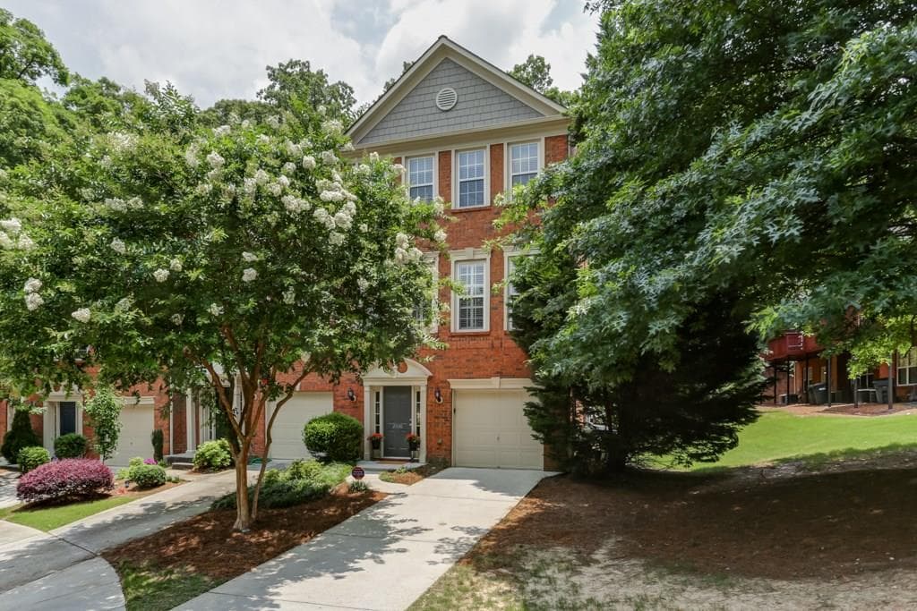 3 bedroom, 1,963 sq ft townhouse sold at 2330 Towneheights Terrace 12, Atlanta, GA 30339