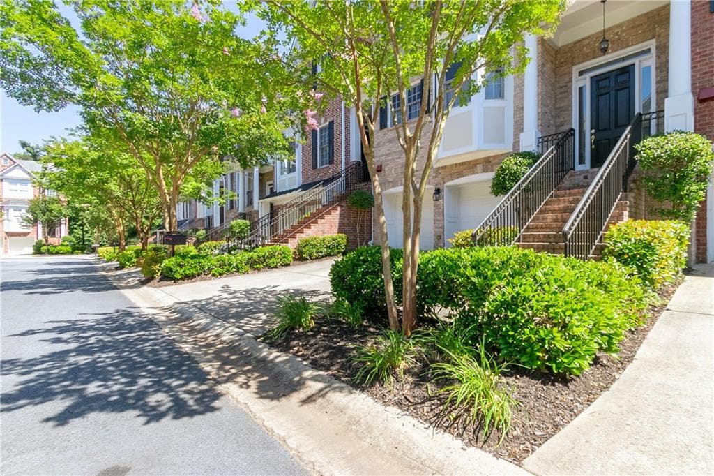 3 bedroom, 3,284 sq ft condominium sold at 5861 Riverstone Circle 18, Atlanta, GA 30339
