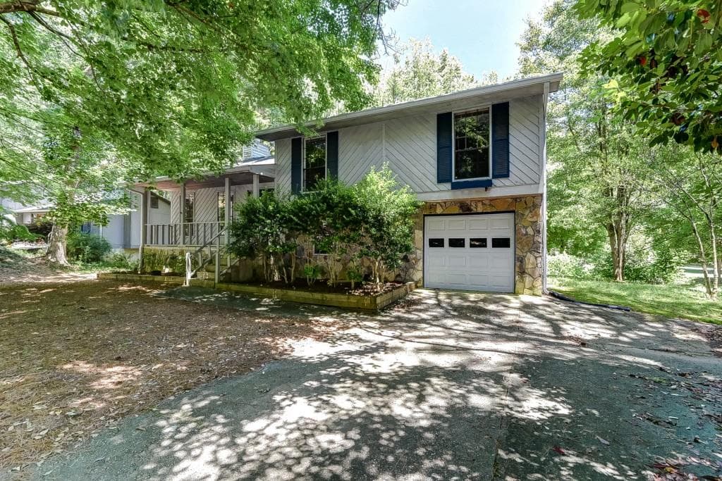 4 bedroom, 1,200 sq ft single family residence sold at 500 N Pond Trail, Roswell, GA 30076