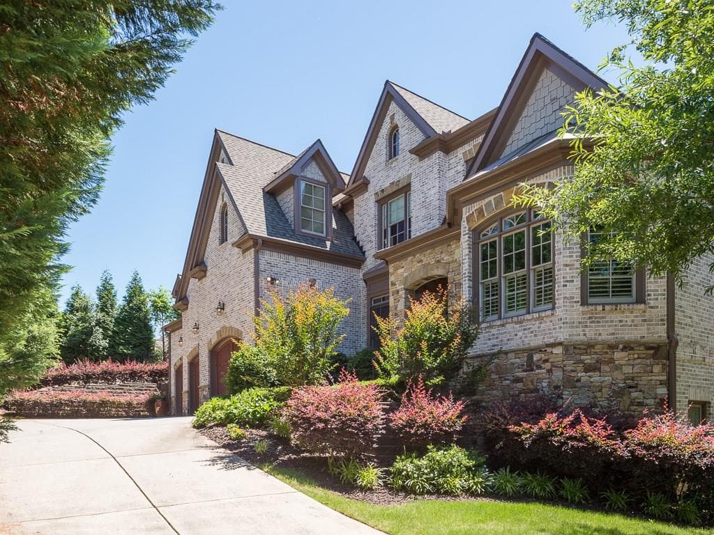 6 bedroom, 4,205 sq ft single family residence sold at 10376 Royal Terrace, Johns Creek, GA 30022