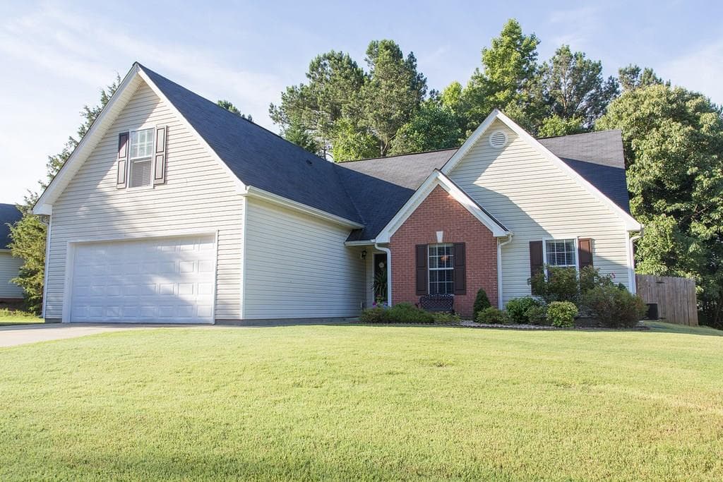 3 bedroom, 1,740 sq ft single family residence sold at 1400 Wilkes Crest Drive, Dacula, GA 30019