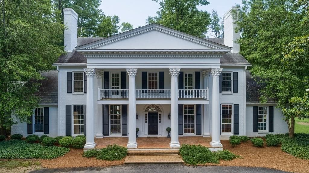 4 bedroom, 5,302 sq ft single family residence sold at 4122 Paces Ferry Road, Atlanta, GA 30327