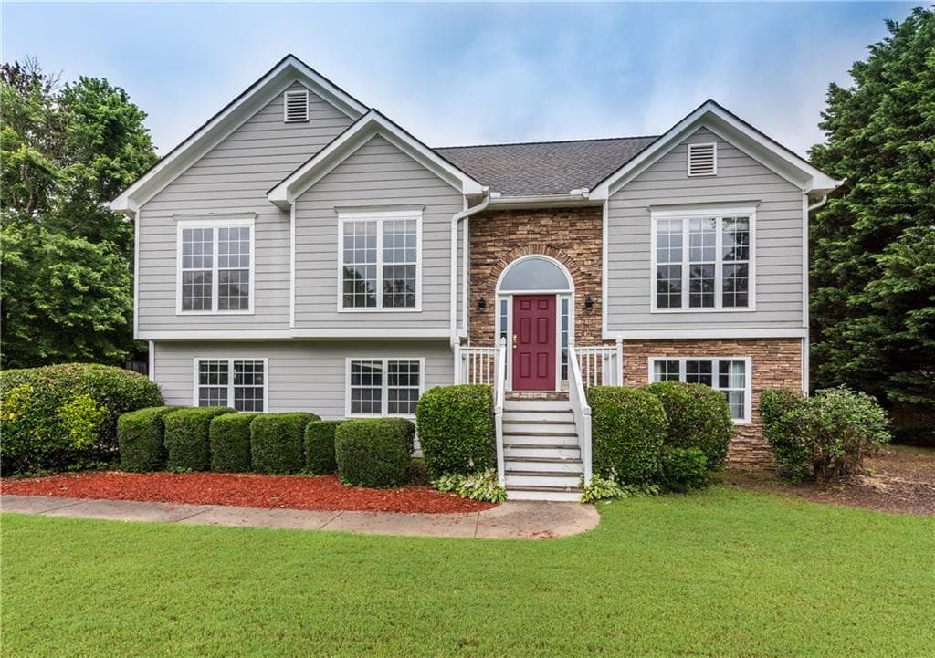 4 bedroom, 1,975 sq ft single family residence sold at 2690 Woodland Hills Drive, Cumming, GA 30040