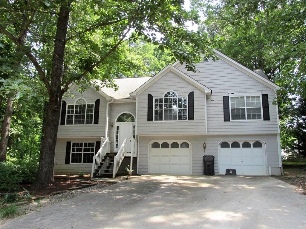 1555 Royale Castle Drive, Lawrenceville, GA 30043 — most recent listing photo
