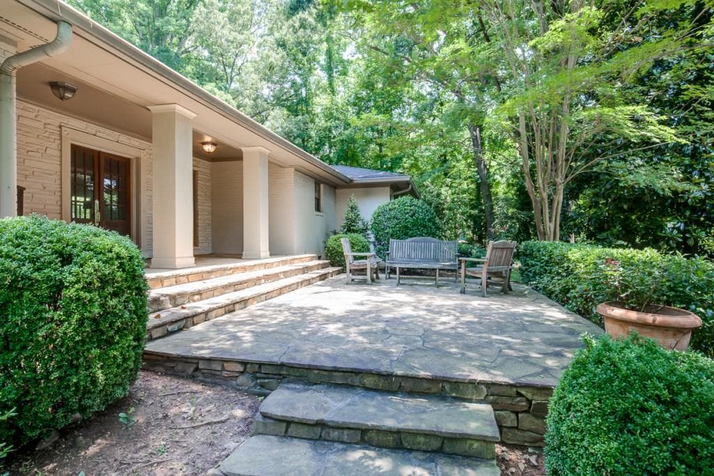 4 bedroom single family residence sold at 1055 W Wesley Road, Atlanta, GA 30327