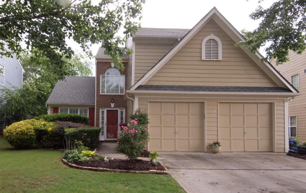 3 bedroom, 1,880 sq ft single family residence sold at 1255 Crabapple Lake Circle, Roswell, GA 30076