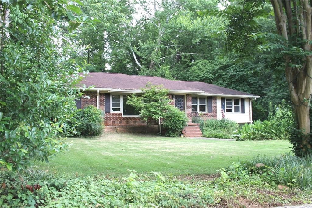 3 bedroom, 1,646 sq ft single family residence sold at 1742 Briarlake Circle, Decatur, GA 30033