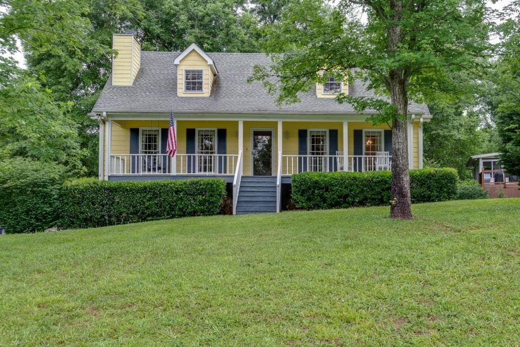 4 bedroom, 2,768 sq ft single family residence sold at 218 Lexington Drive, Woodstock, GA 30188