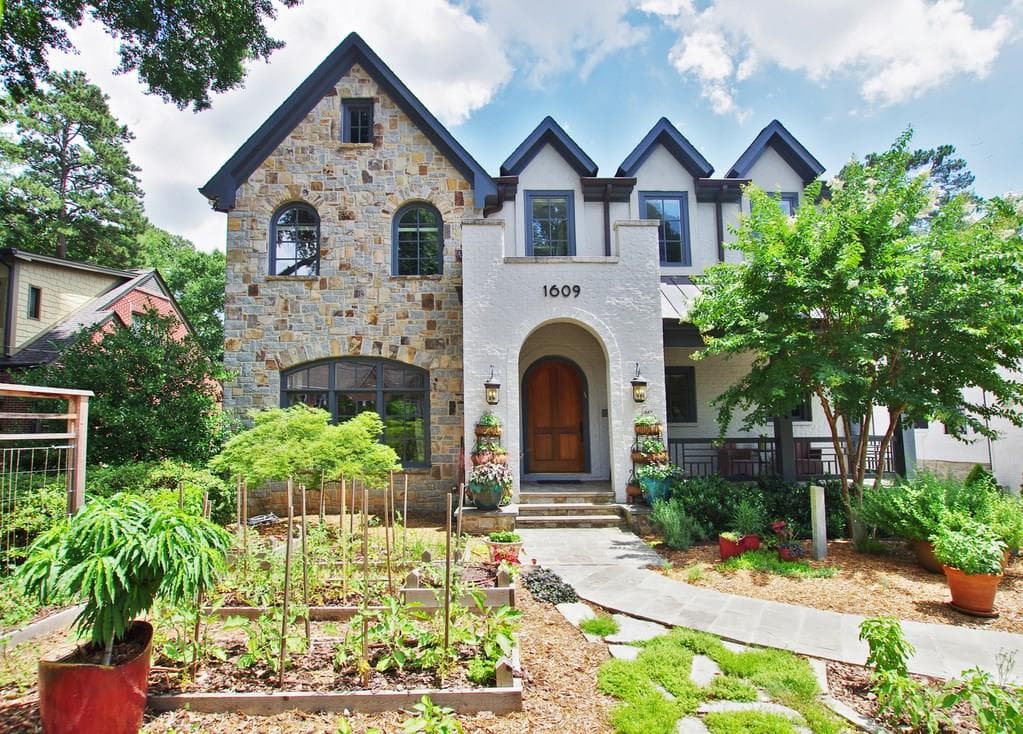 5 bedroom, 5,918 sq ft single family residence sold at 1609 Johnson Road, Atlanta, GA 30306