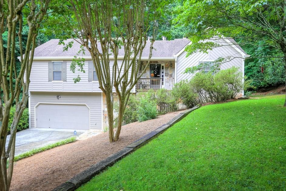 3 bedroom, 1,812 sq ft single family residence sold at 4656 Saybrook Court, Peachtree Corners, GA 30096