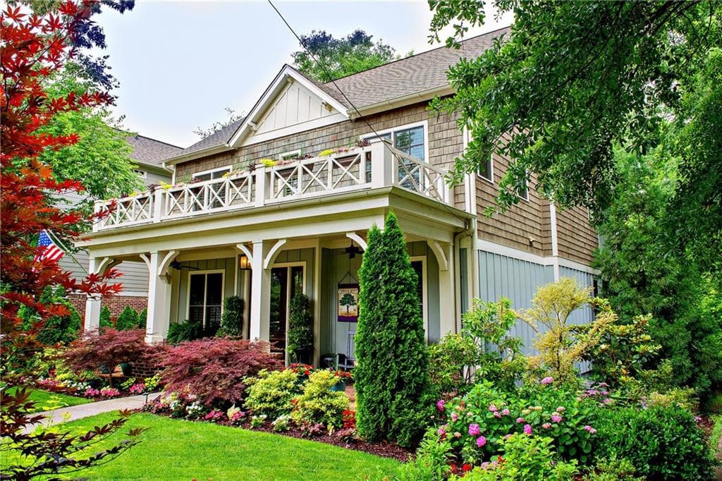 5 bedroom, 3,022 sq ft single family residence sold at 1307 Oakview Road, Decatur, GA 30030