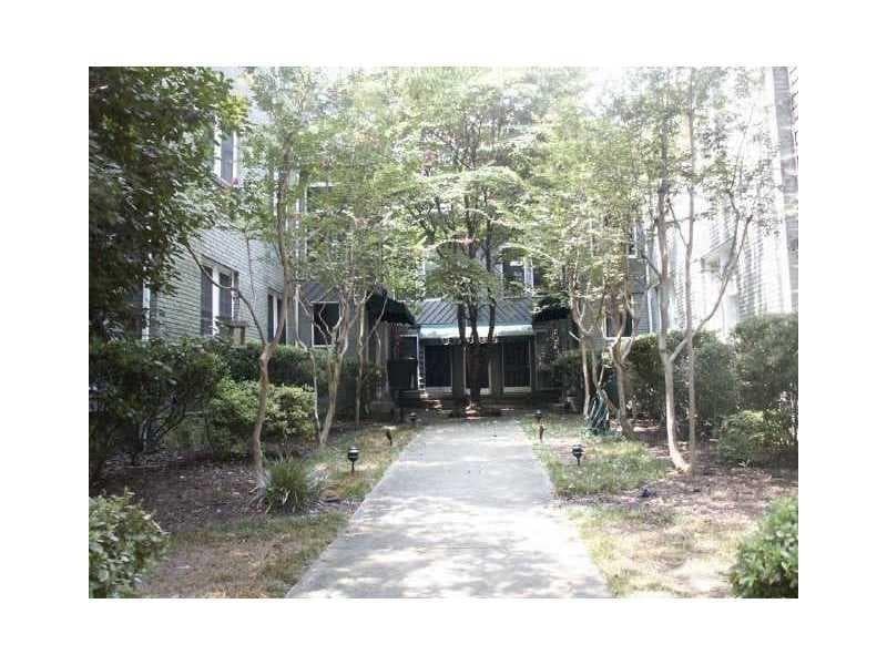 2 bedroom, 1,000 sq ft condominium sold at 864 Charles Allen Drive 3, Atlanta, GA 30308