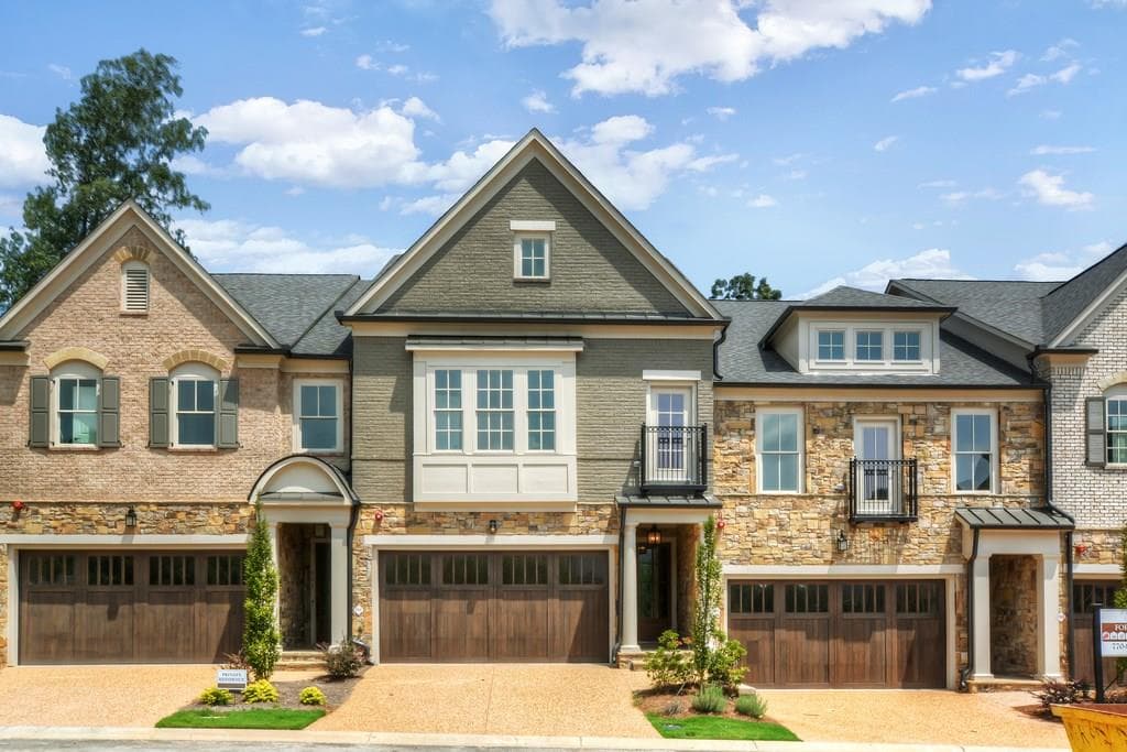 3 bedroom, 3,250 sq ft townhouse sold at 605 Abbington River Lane, Atlanta, GA 30339