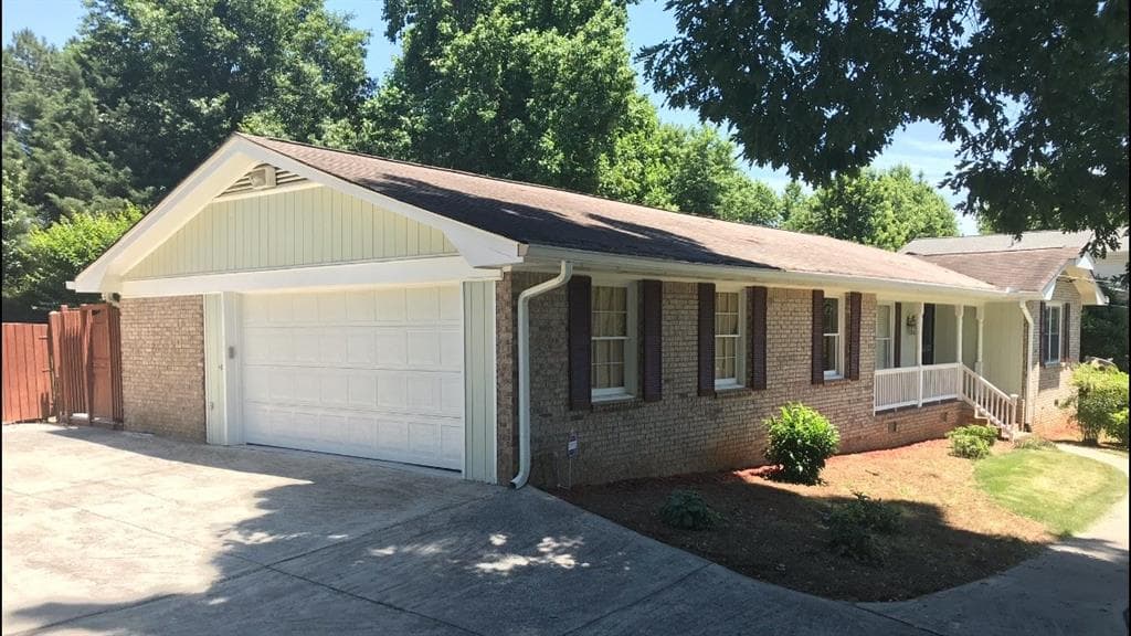 2879 Fontainebleau Drive, Dunwoody, GA 30360 — most recent listing photo