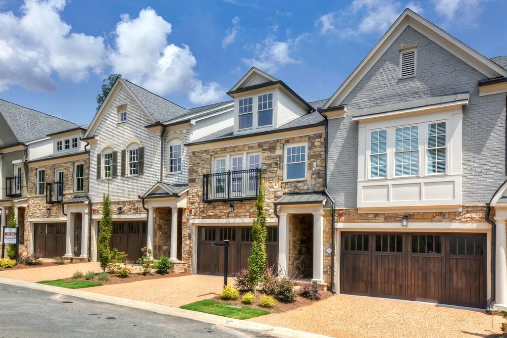 3 bedroom, 3,250 sq ft townhouse sold at 613 Abbington River Lane 36, Atlanta, GA 30339