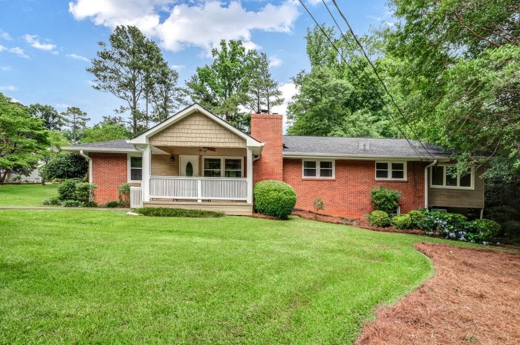 4 bedroom, 1,715 sq ft single family residence sold at 1865 Briarlake Circle, Decatur, GA 30033