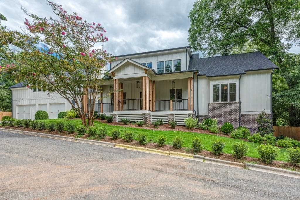 4 bedroom, 4,300 sq ft single family residence sold at 36 Long Circle, Roswell, GA 30075