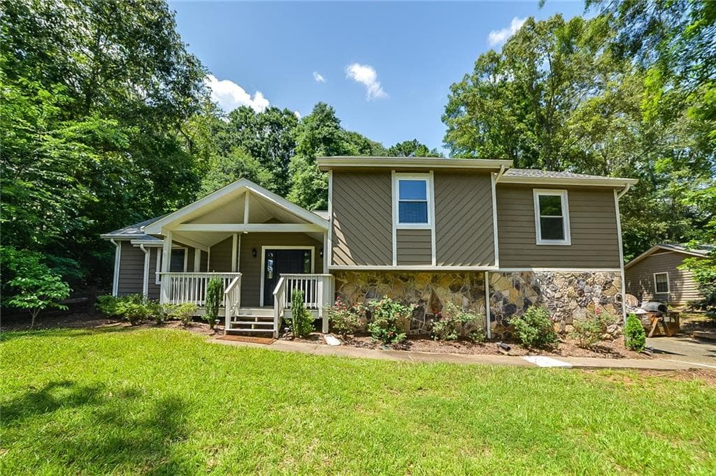 3 bedroom, 1,653 sq ft single family residence sold at 555 Ramsdale Drive, Roswell, GA 30075