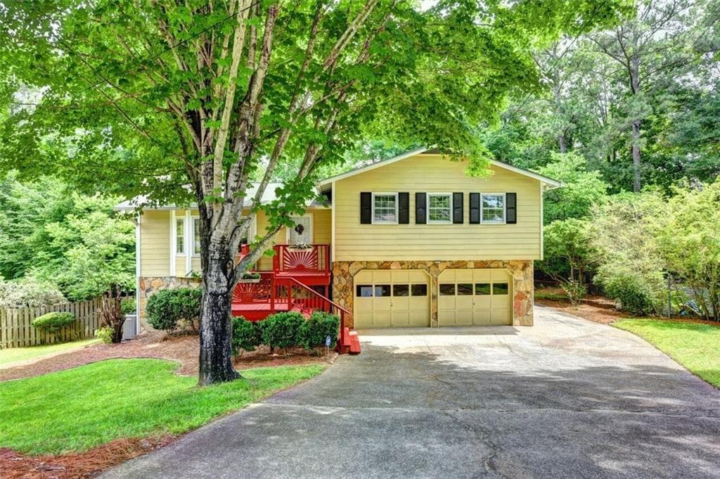 6899 Lakeview Lane, Doraville, GA 30360 — most recent listing photo