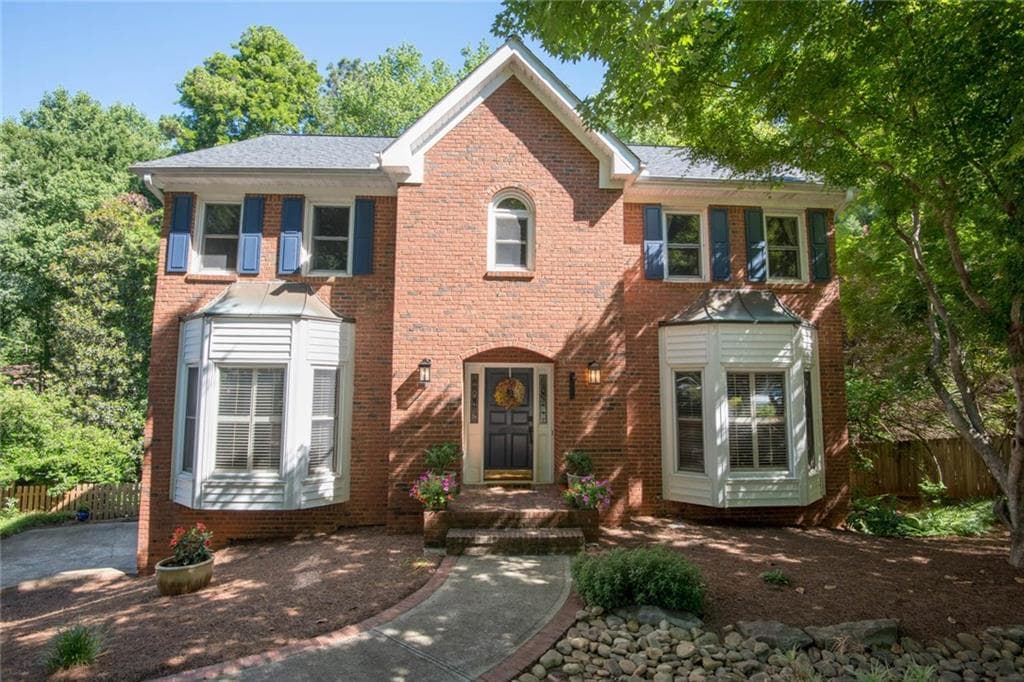 4 bedroom, 2,440 sq ft single family residence sold at 9760 Summer Oaks Drive, Roswell, GA 30076