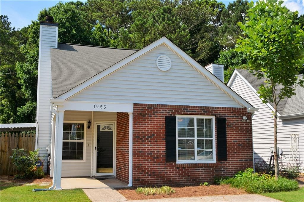 2 bedroom, 872 sq ft single family residence sold at 1955 Brittania Circle, Woodstock, GA 30188
