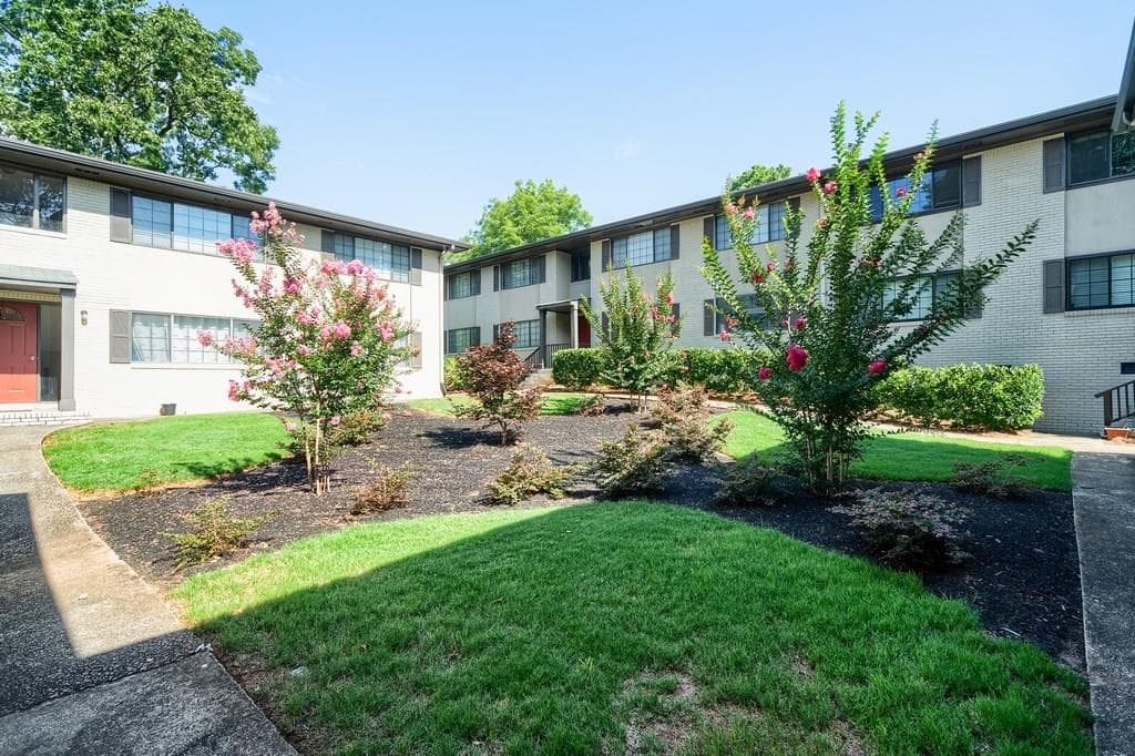 1 bedroom, 840 sq ft condominium sold at 410 Candler Park Drive B3, Atlanta, GA 30307